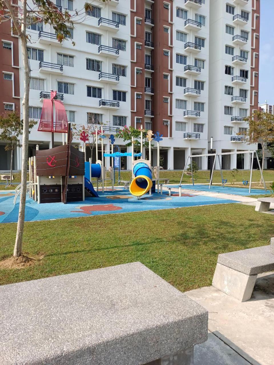 Nena Homestay Setia Alam, Air Conditioned, High Speed Internet Shah Alam Eksteriør billede